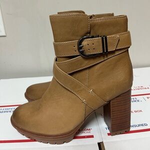 Naturalizer Women’s Lyra Heeled Lug Sole Boot in Dark Bamboo size 8